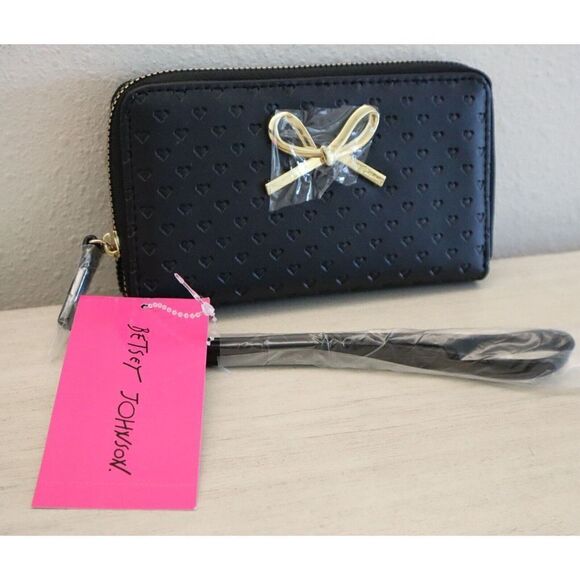 Betsey Johnson Black Embossed Heart Pattern XOKARA Zip Around Wristlet Wallet - Picture 1 of 9